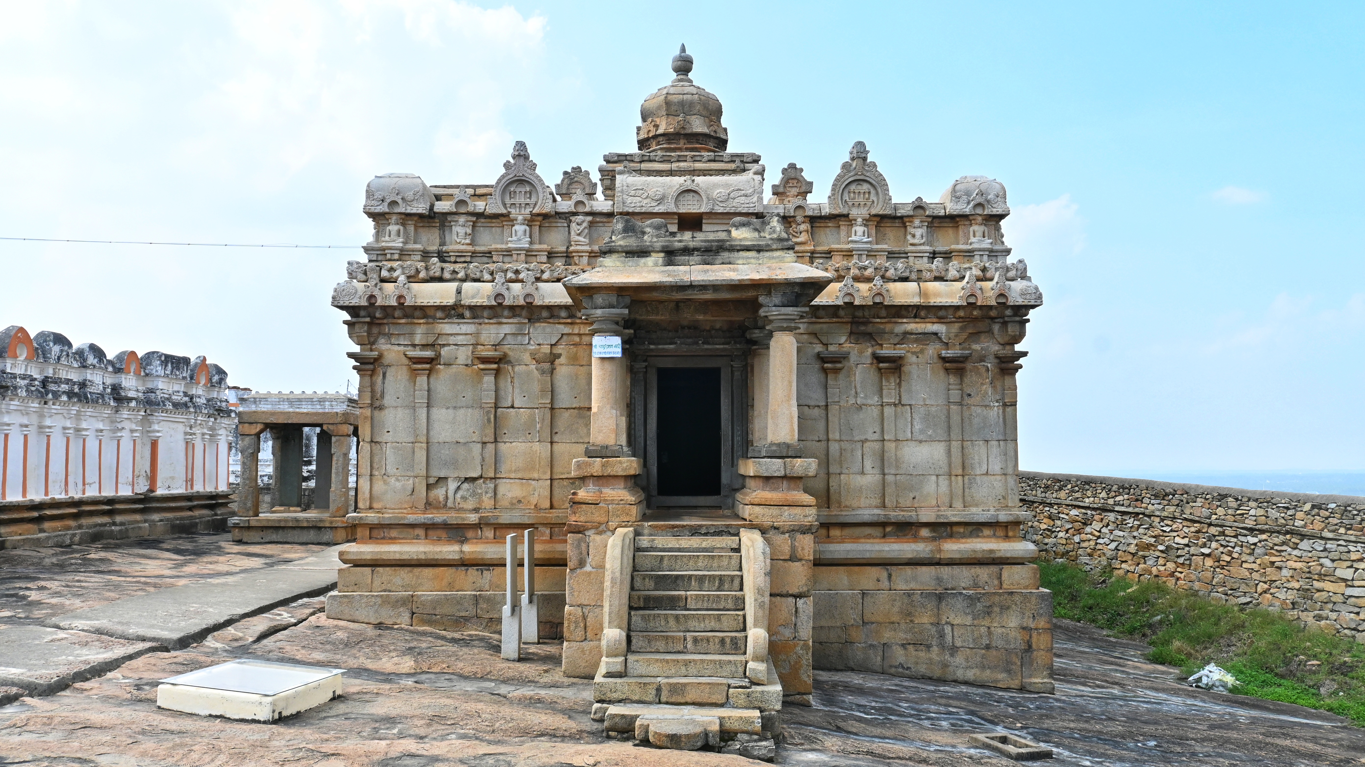 Shri Neminatha Basadi (Chavundaraya Basadi) photo 1